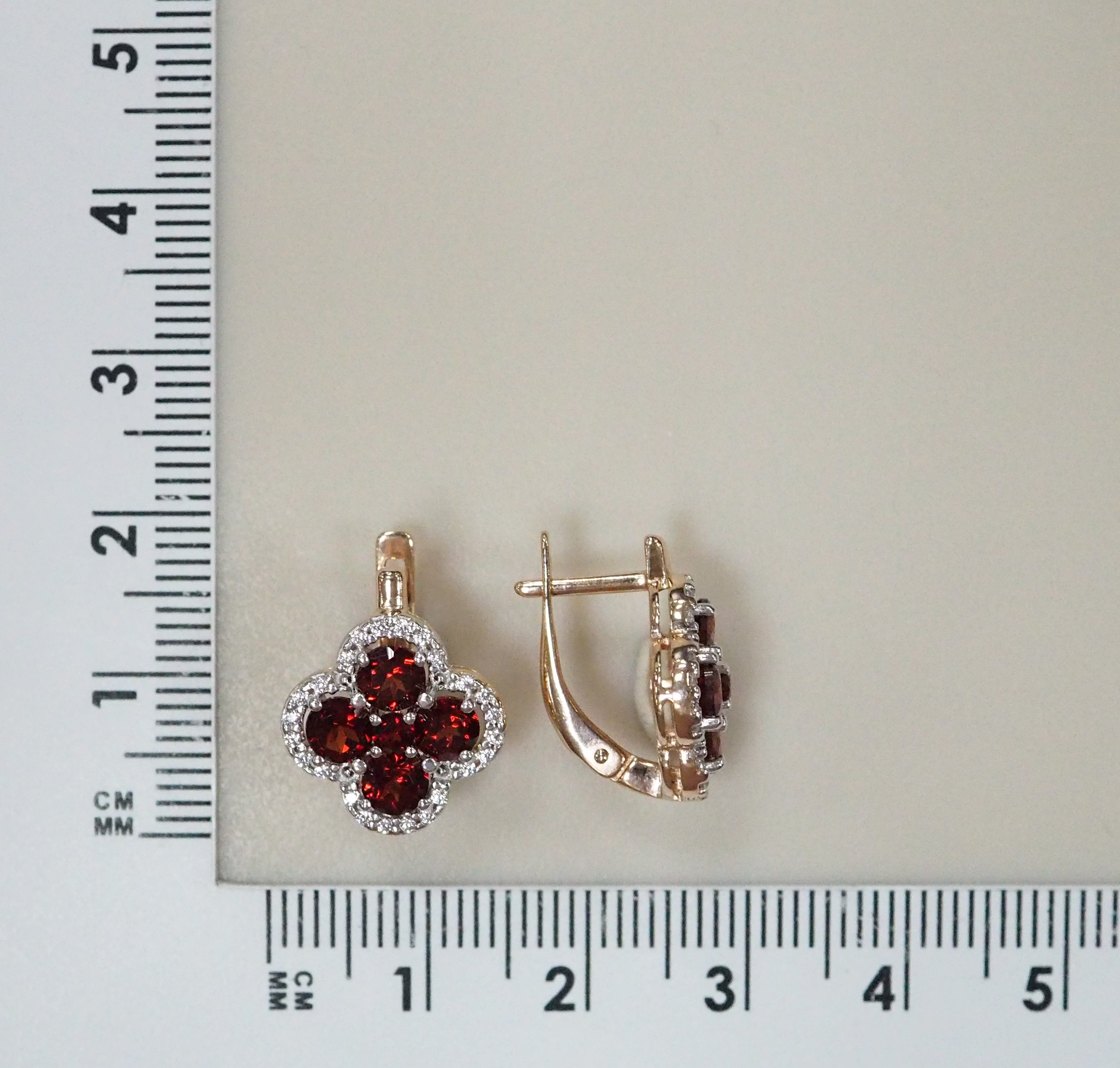 Серебряные серьги с гранатами "Клевер"